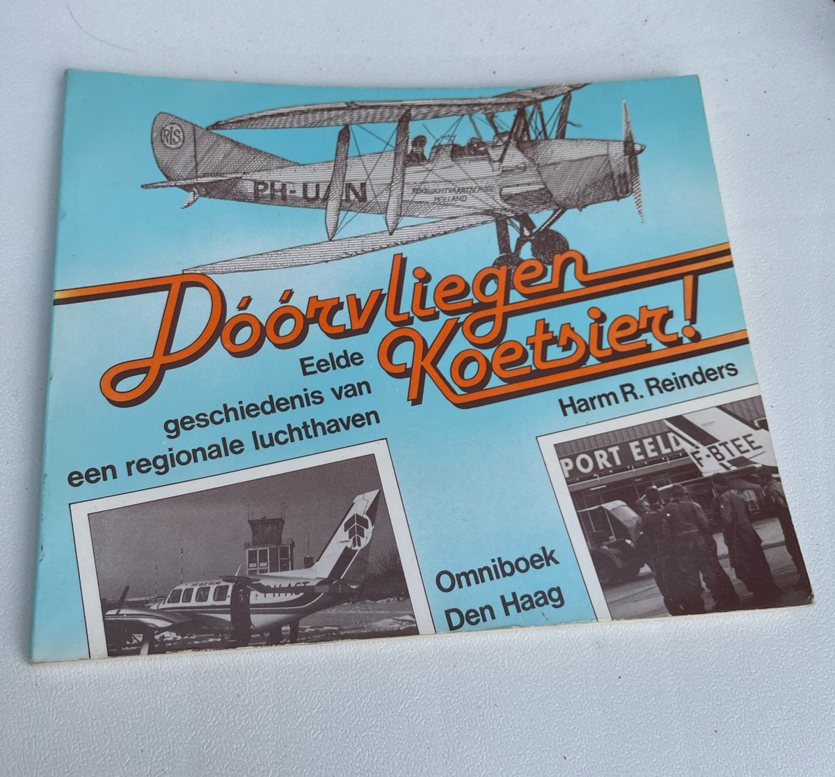 Doórvliegen Koetsier! Geschiedenis regionale luchthaven, Boeken, Ophalen of Verzenden, 20e eeuw of later, Gelezen