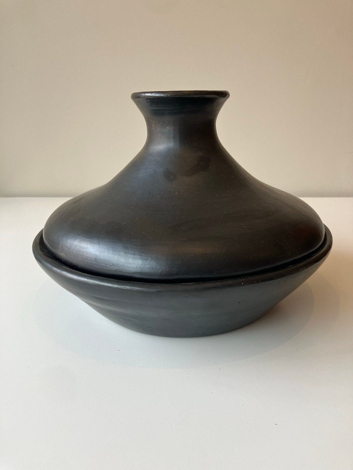 Nieuwe handgemaakte Black Pottery Tajine uit Colombia, Ophalen of Verzenden