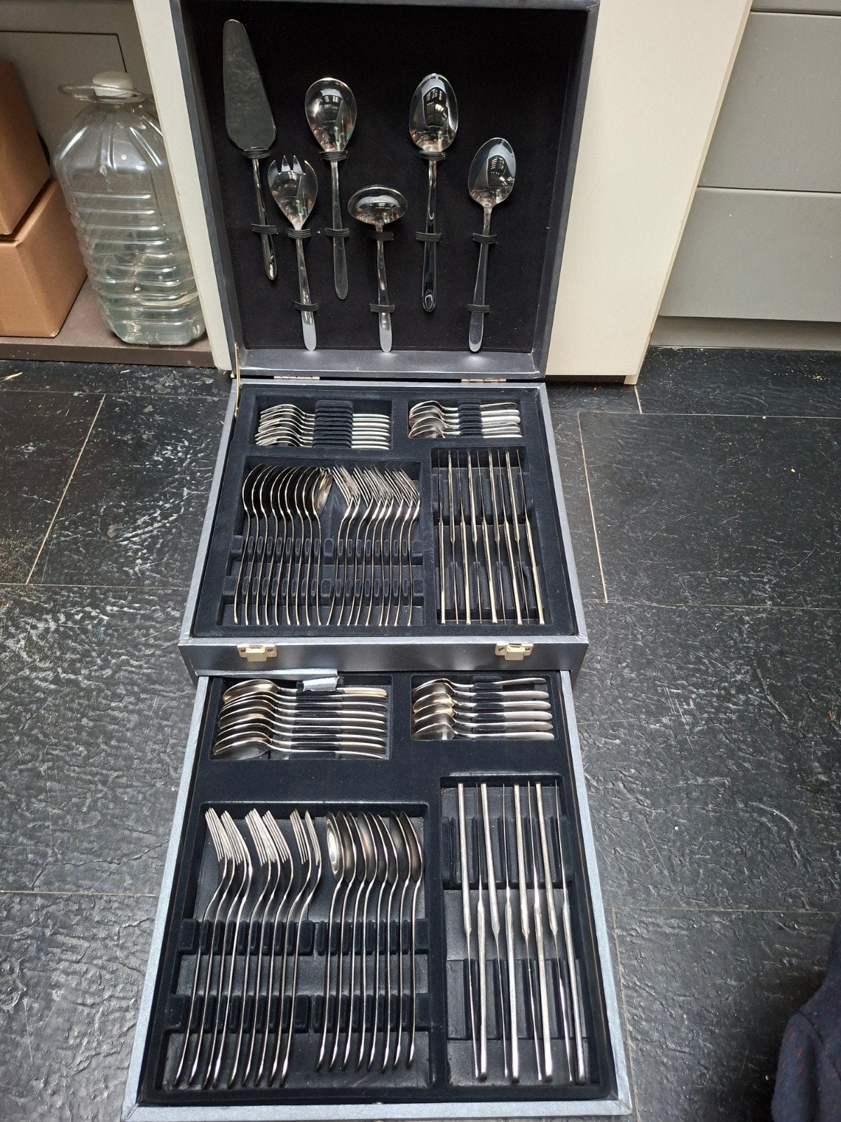 Sola 9 persoons Bestekset in Koffer, Bestekset, Nieuw, Ophalen of Verzenden, Rvs of Chroom