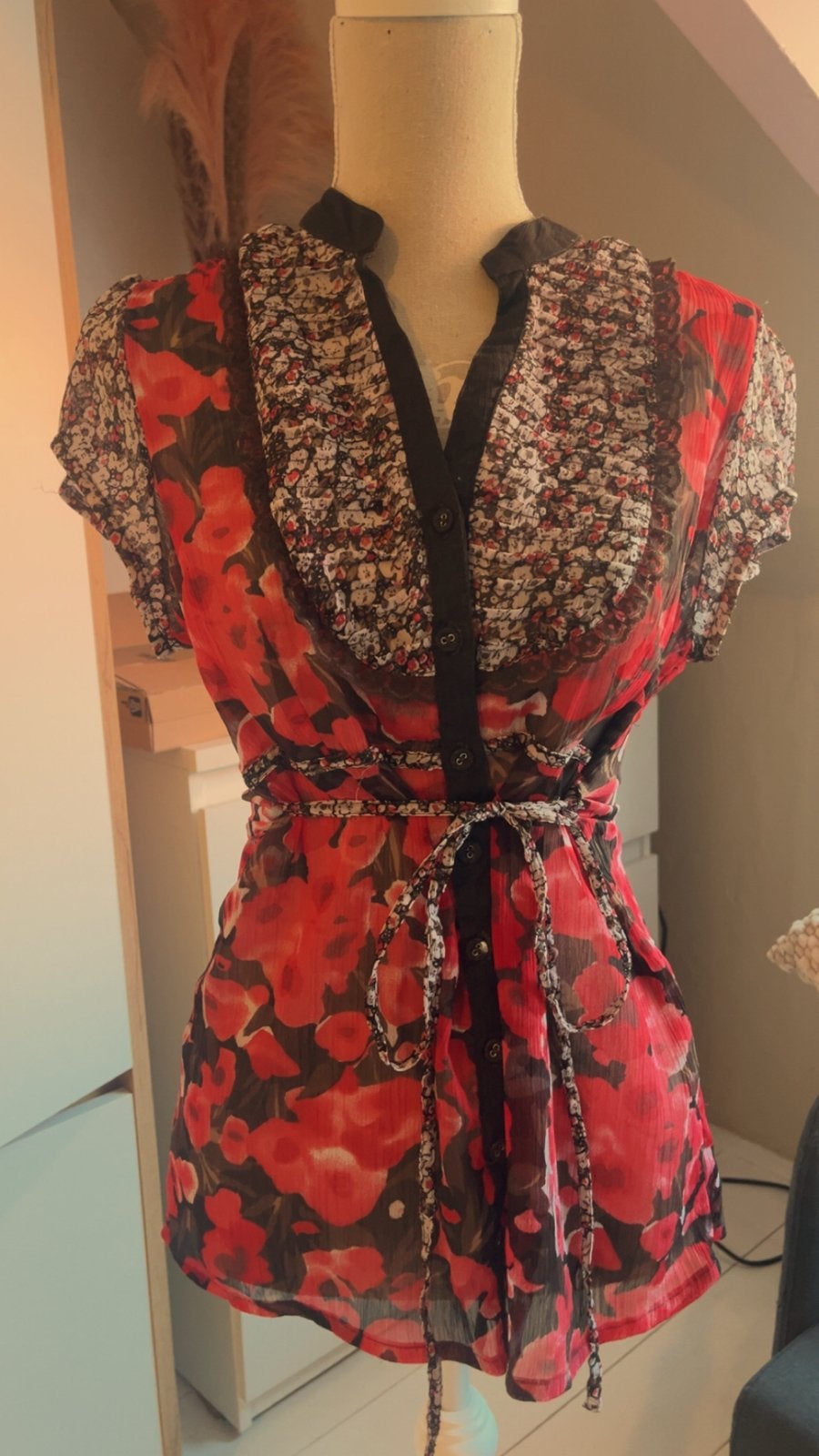 coquette blouse ~ maat M, Kleding | Dames, Ophalen of Verzenden, Zo goed als nieuw, Maat 38/40 (M), Meerkleurig