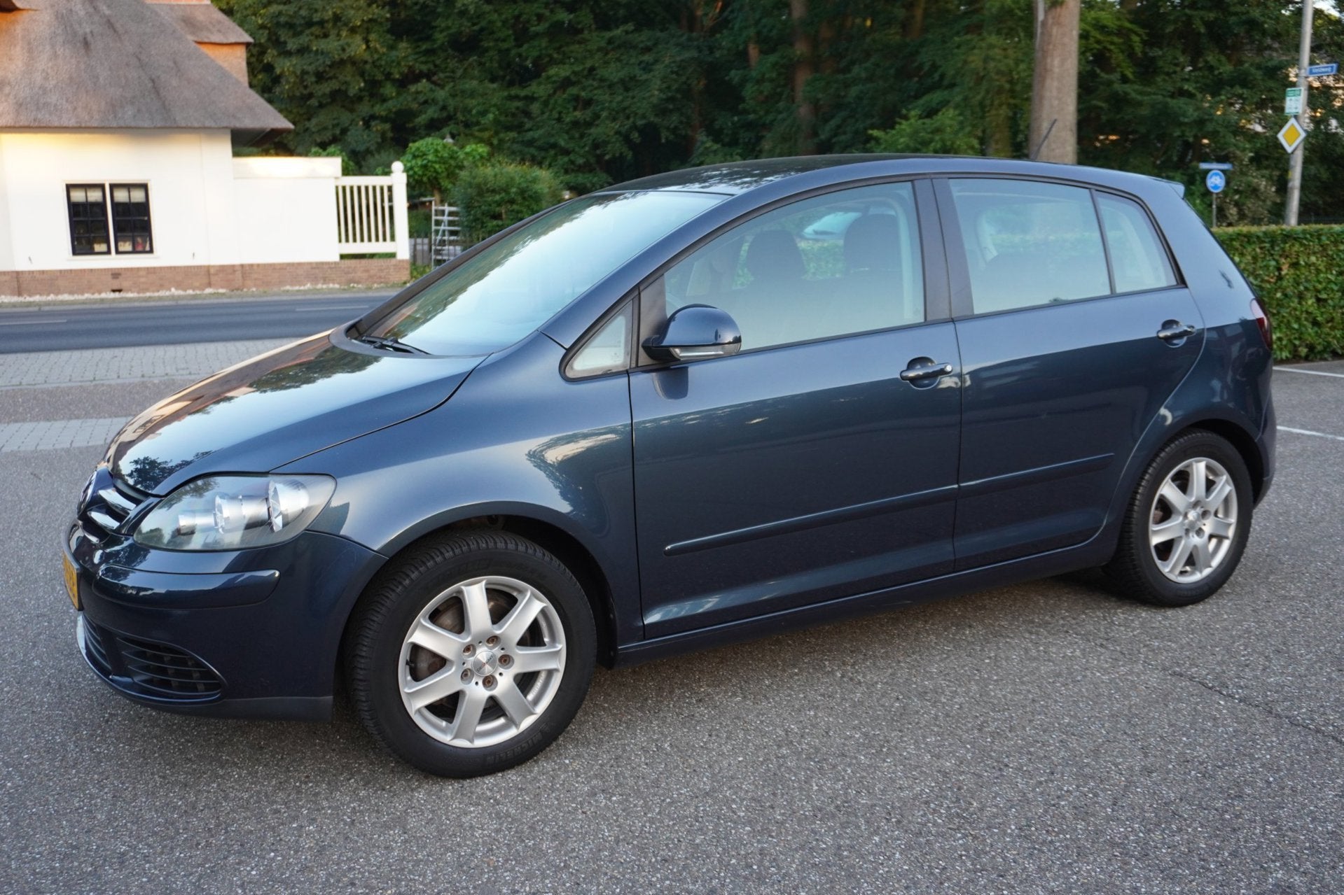 Volkswagen Golf Plus 1.6 FSI Optive 3 Airco Trekhaak, Auto's, Gebruikt, 4 cilinders, 116 pk, Metallic lak
