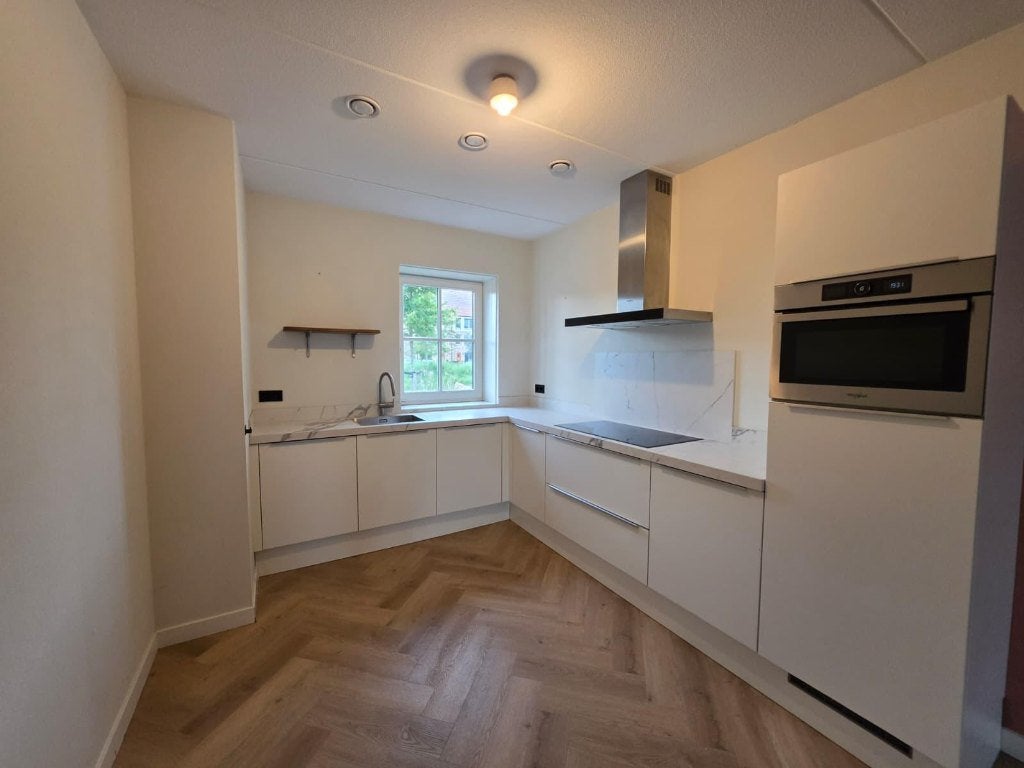 Keuken z.g.a.n. inclusief inbouw apparatuur van Whirlpool., Ophalen, Overige typen, Zo goed als nieuw, Wit