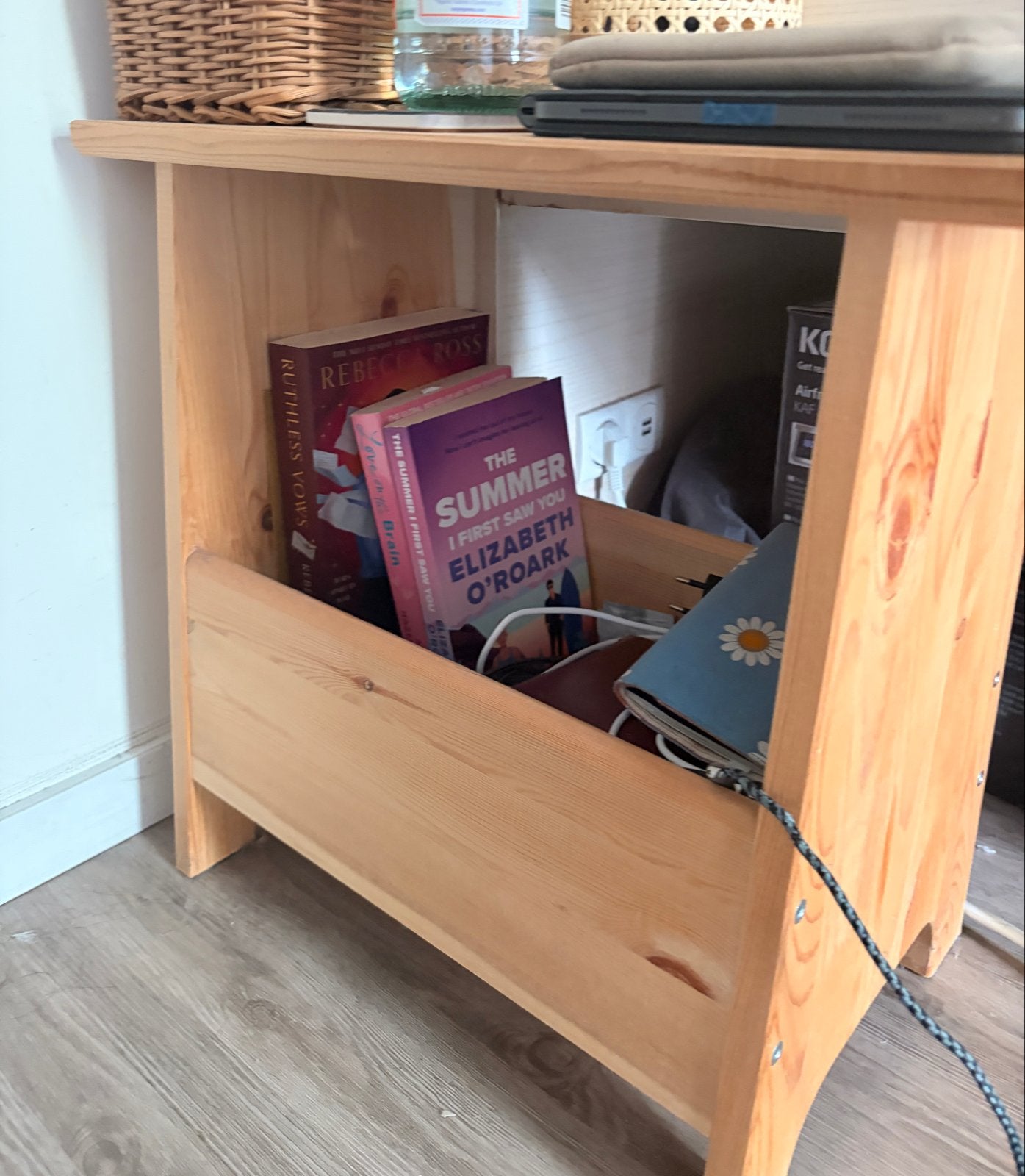 IKEA Bedside Tafel - Houten Nachtkastje met Opbergruimte, Ophalen, Gebruikt, Minder dan 45 cm, Minder dan 55 cm