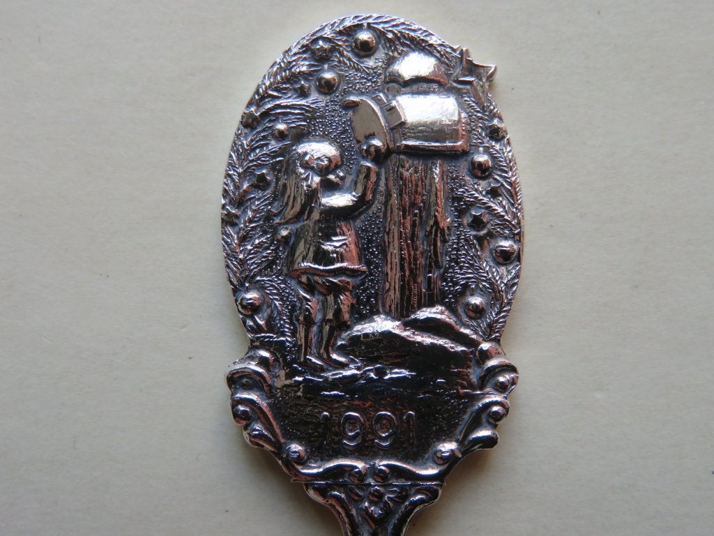 Verzilverd Kerst 1991 lepeltje meisje bij brievenbus, Verzenden