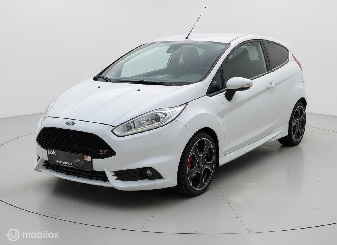 Ford Fiesta 1.6 ST200 LED|AIRCO|STOELVERW|200PK|LEDER, Voorwielaandrijving, 1596 cc, 1063 kg, Gebruikt