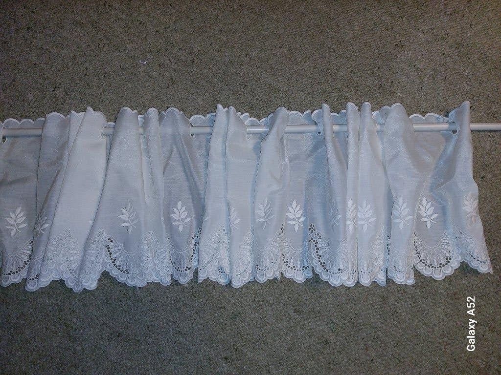 Valletjes - witte geborduurde vitrage gordijnen, Gebruikt, Overige merken, Wit, Ophalen of Verzenden