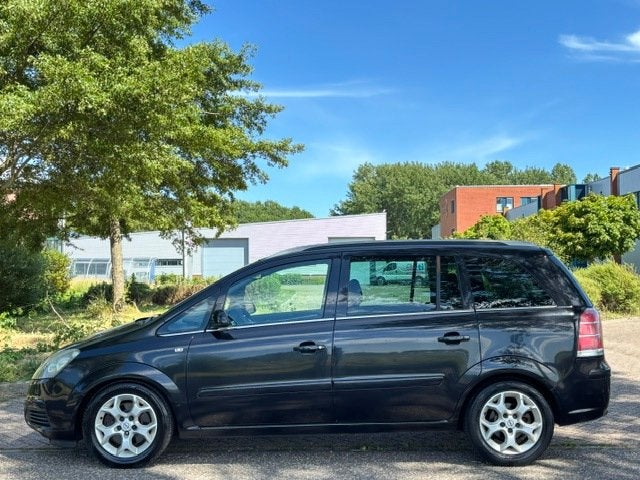 Opel Zafira 2.2 Cosmo 7-PS Airco Elec pakket Audio-CD/Navi L, Voorwielaandrijving, Gebruikt, Zwart, 4 cilinders