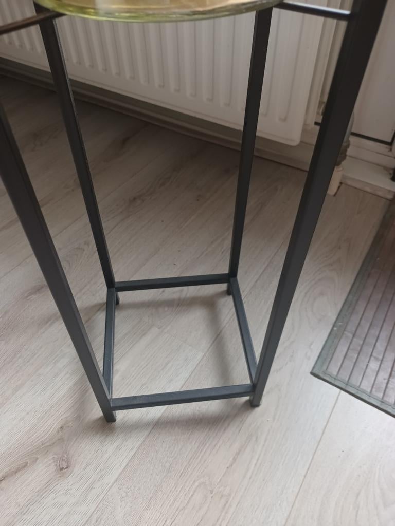 Stijlvolle zwarte metalen kandelaar met glazen cilinder, Huis en Inrichting, Woonaccessoires | Kandelaars en Kaarsen, 50 tot 75 cm