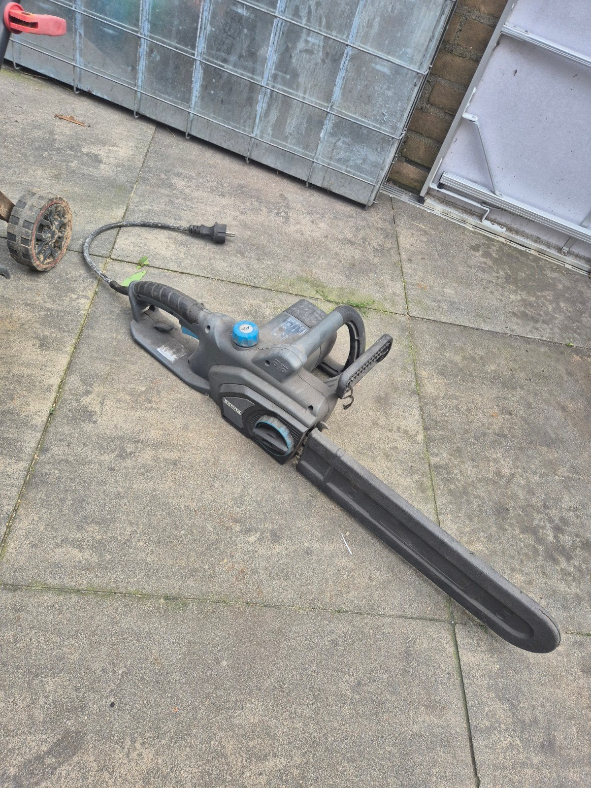 Foto 2 van GAMMA elektrische kettingzaag 2200W – werkt prima