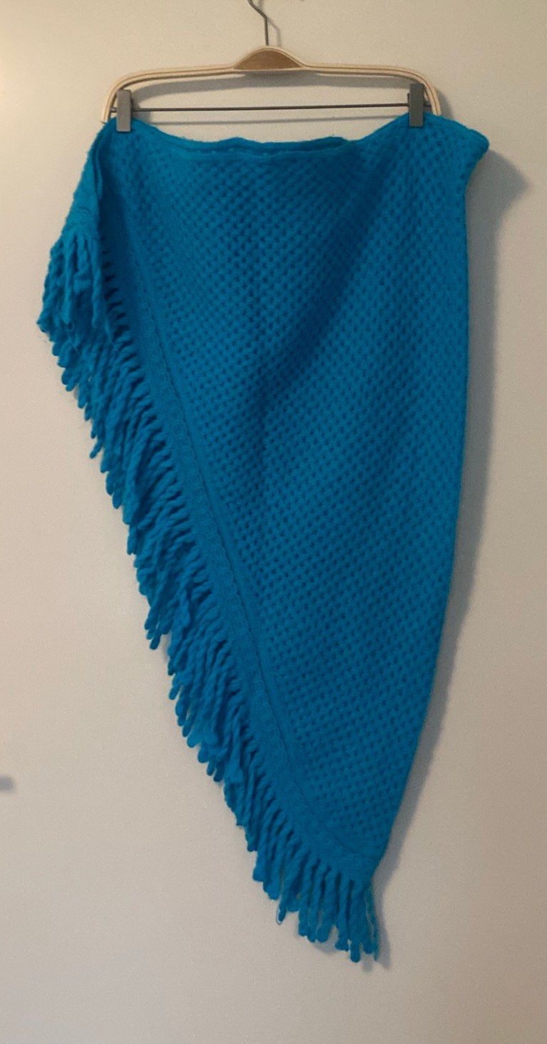 Prachtige gebreide vintage omslagdoek neusdoek, 170*106 cm, Ophalen of Verzenden, Zo goed als nieuw, Maat 46/48 (XL) of groter