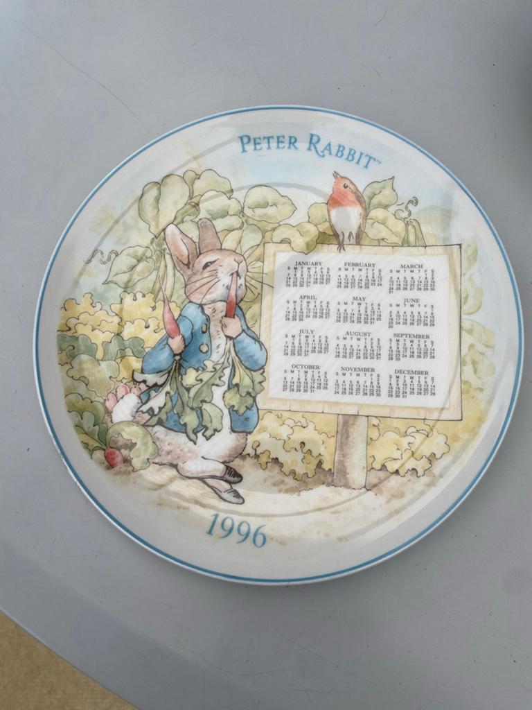 Peter Rabbit 1996 Kalenderbord van Wedgwood, Ophalen
