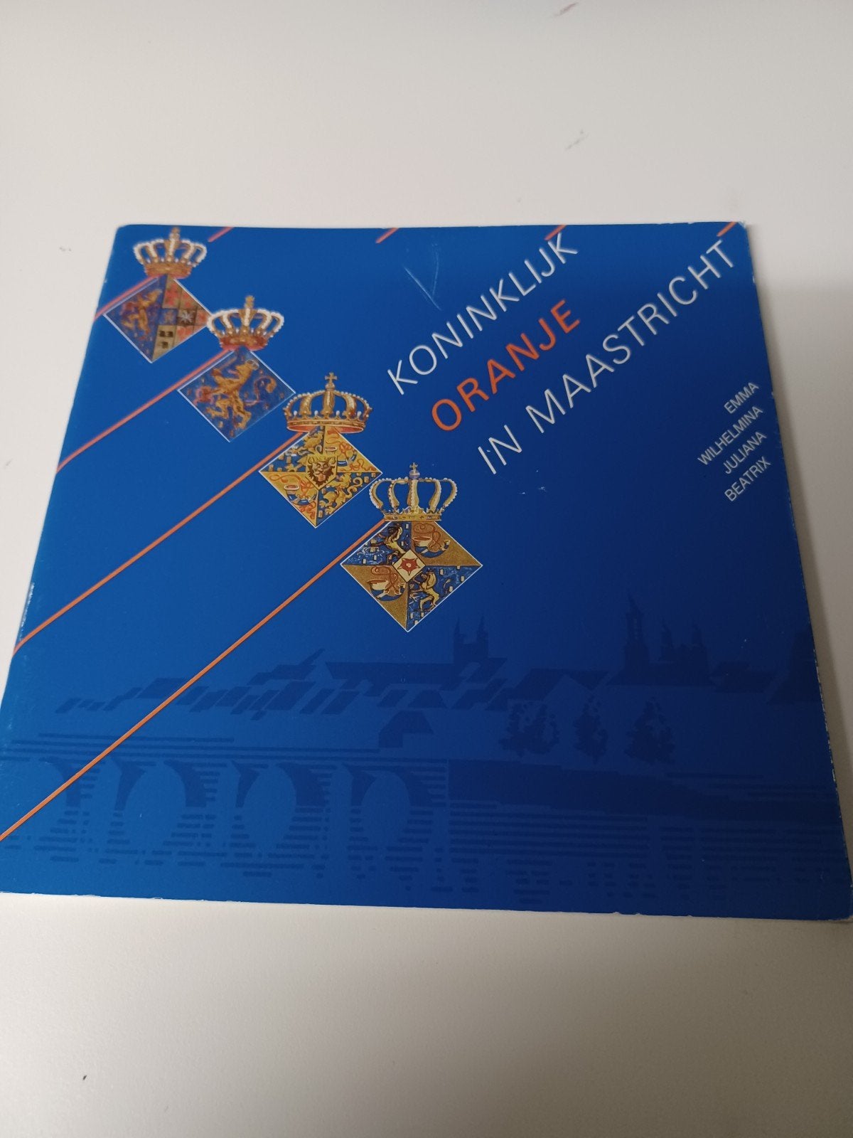 Koninklijk Oranje in Maastricht - Boek over de Royals, Boeken, Ophalen of Verzenden