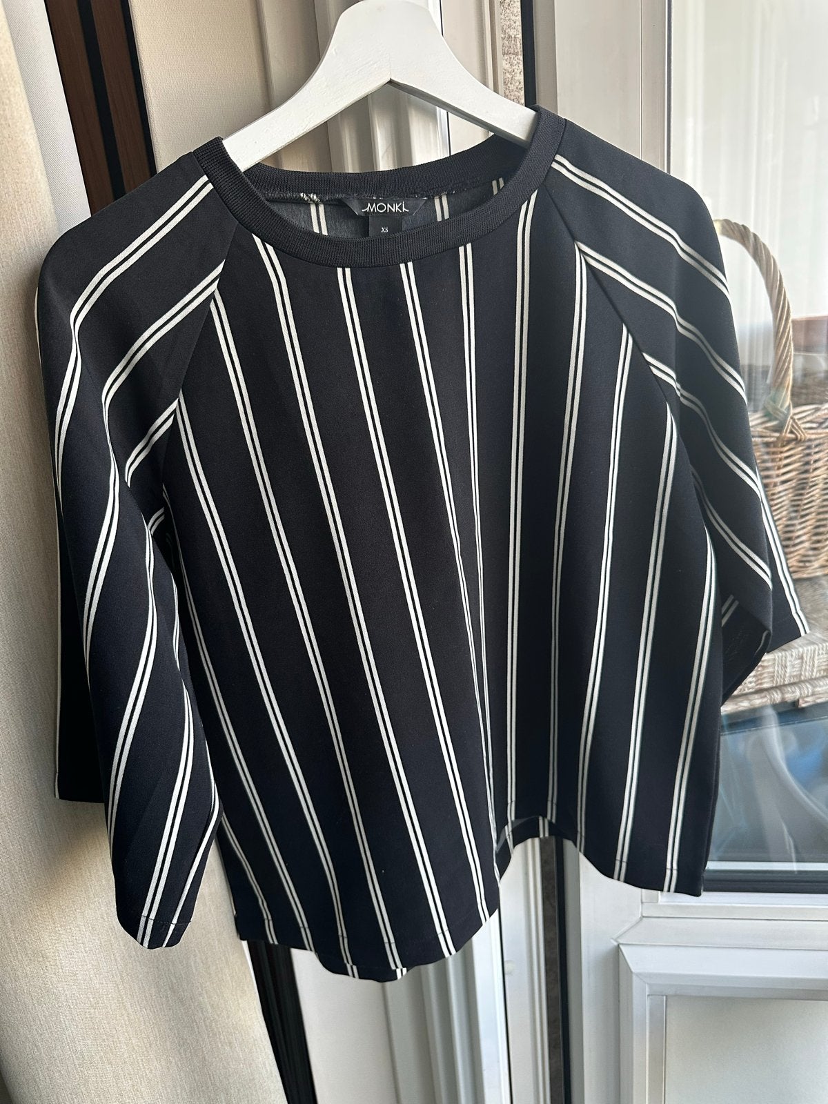 Monki gestreepte top met 3/4 mouwen - Maat XS, Zwart, Ophalen of Verzenden, Zo goed als nieuw, Korte mouw