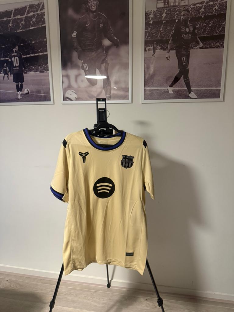 FC Barcelona x Kobe Bryant x Spotify voetbalshirt, Ophalen of Verzenden, Nieuw, Maat 52/54 (L), Beige