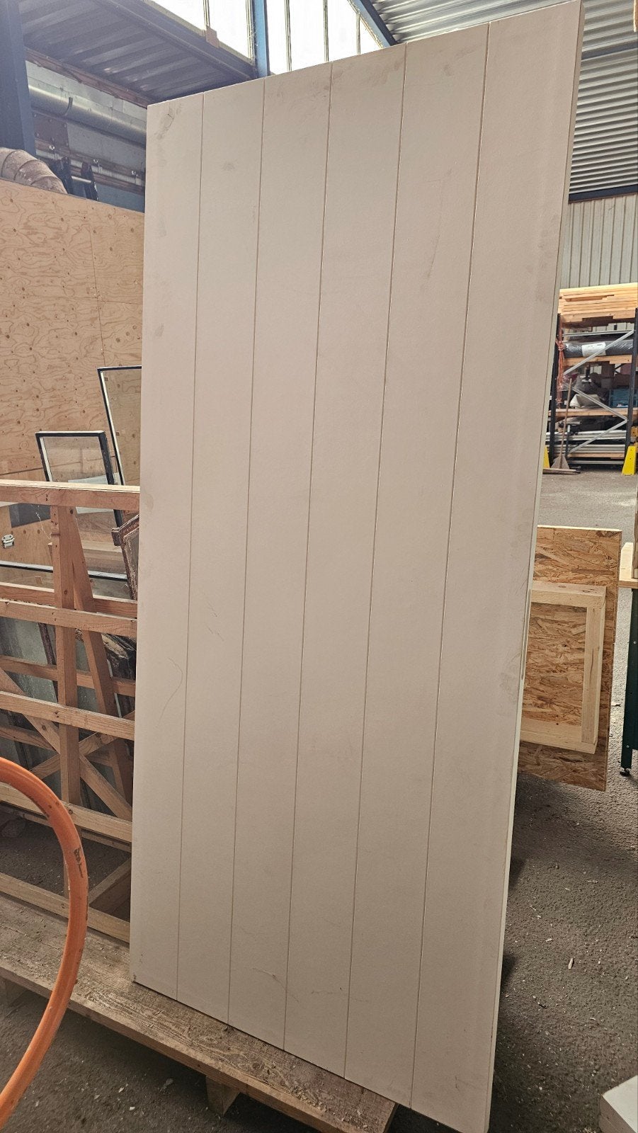 Witte schuifdeur met verticale panelen, Ophalen, Schuifdeur, Binnendeur, 200 tot 215 cm