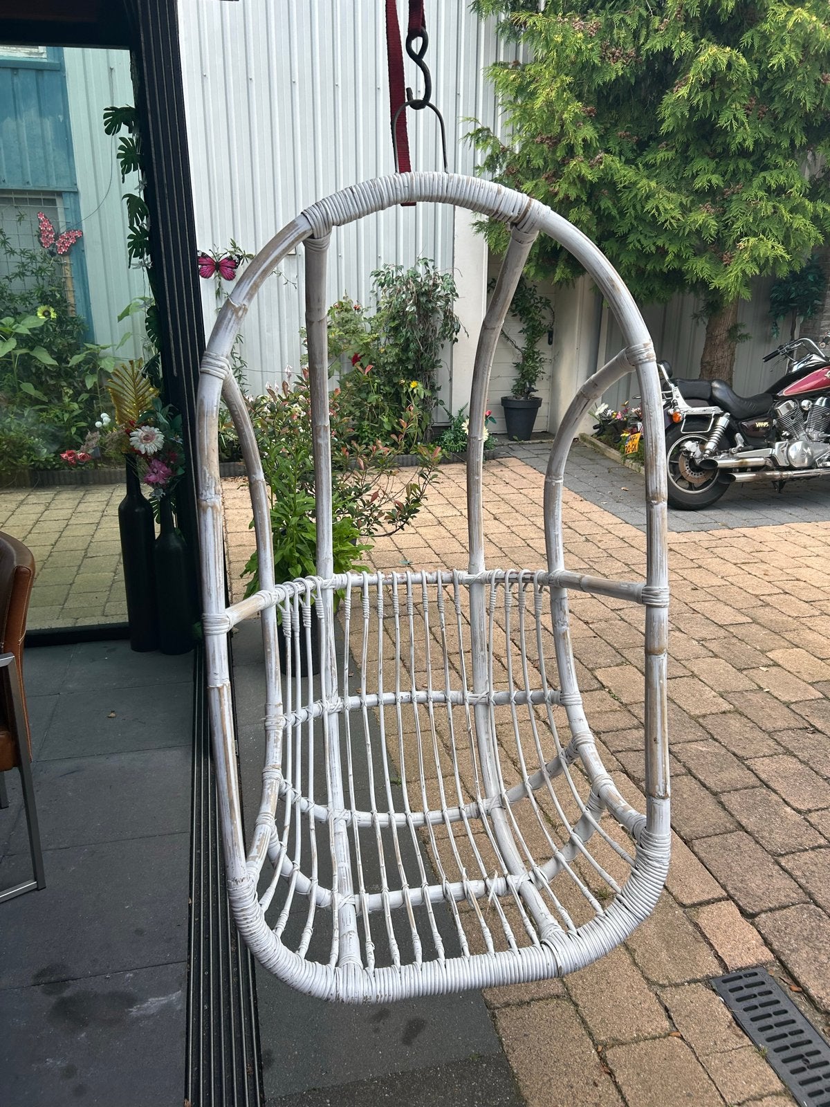 Witte Rotan Hangstoel voor Buiten - Comfortabel en Stijlvol, Ophalen, Gebruikt, Rotan