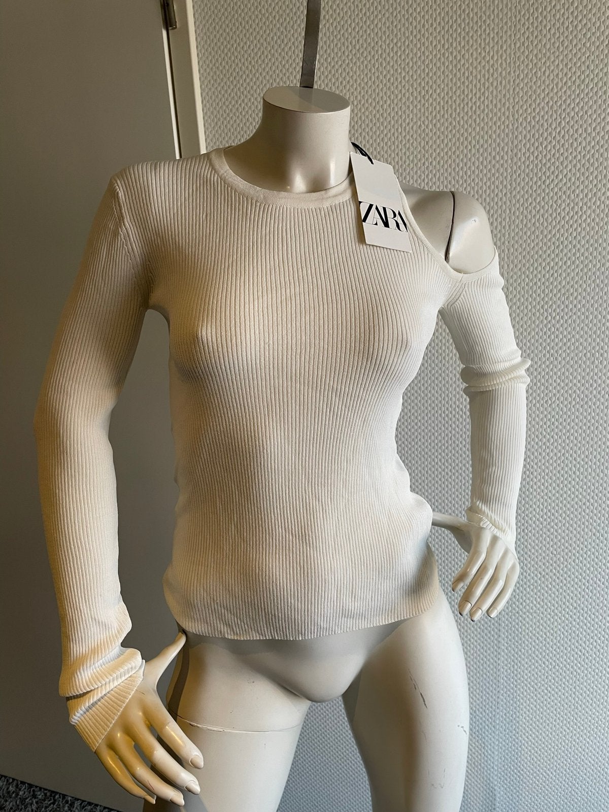 Zara shirt met open schouder maat m. Nieuw, Maat 38/40 (M), ., Wit, Ophalen of Verzenden