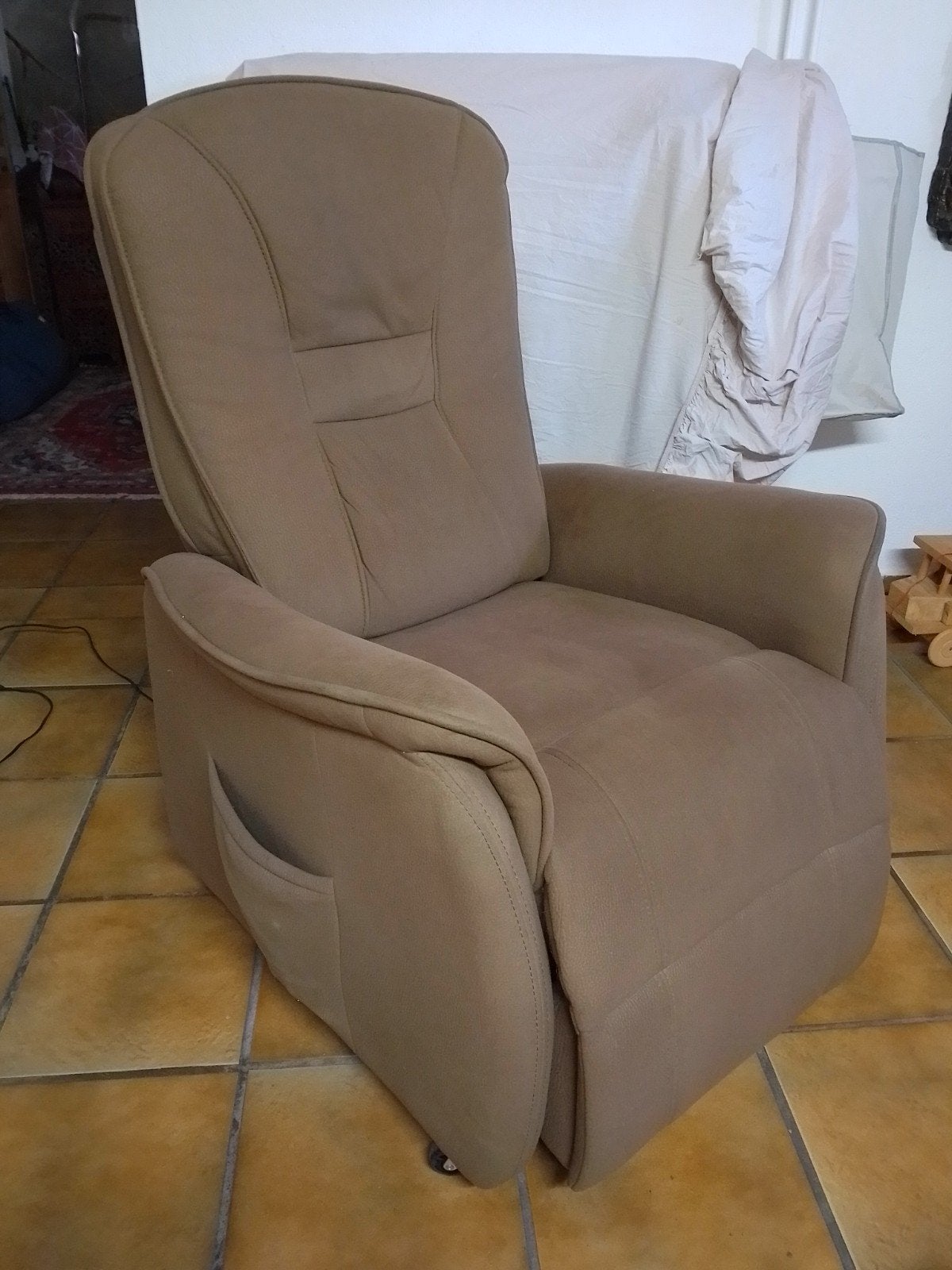 elektrische fauteuil met stahulp, Ophalen