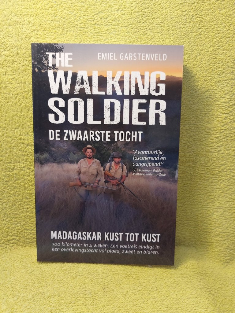 The walking soldier - Emiel Garstenveld. De zwaarste tocht., Ophalen of Verzenden, Zo goed als nieuw, Afrika