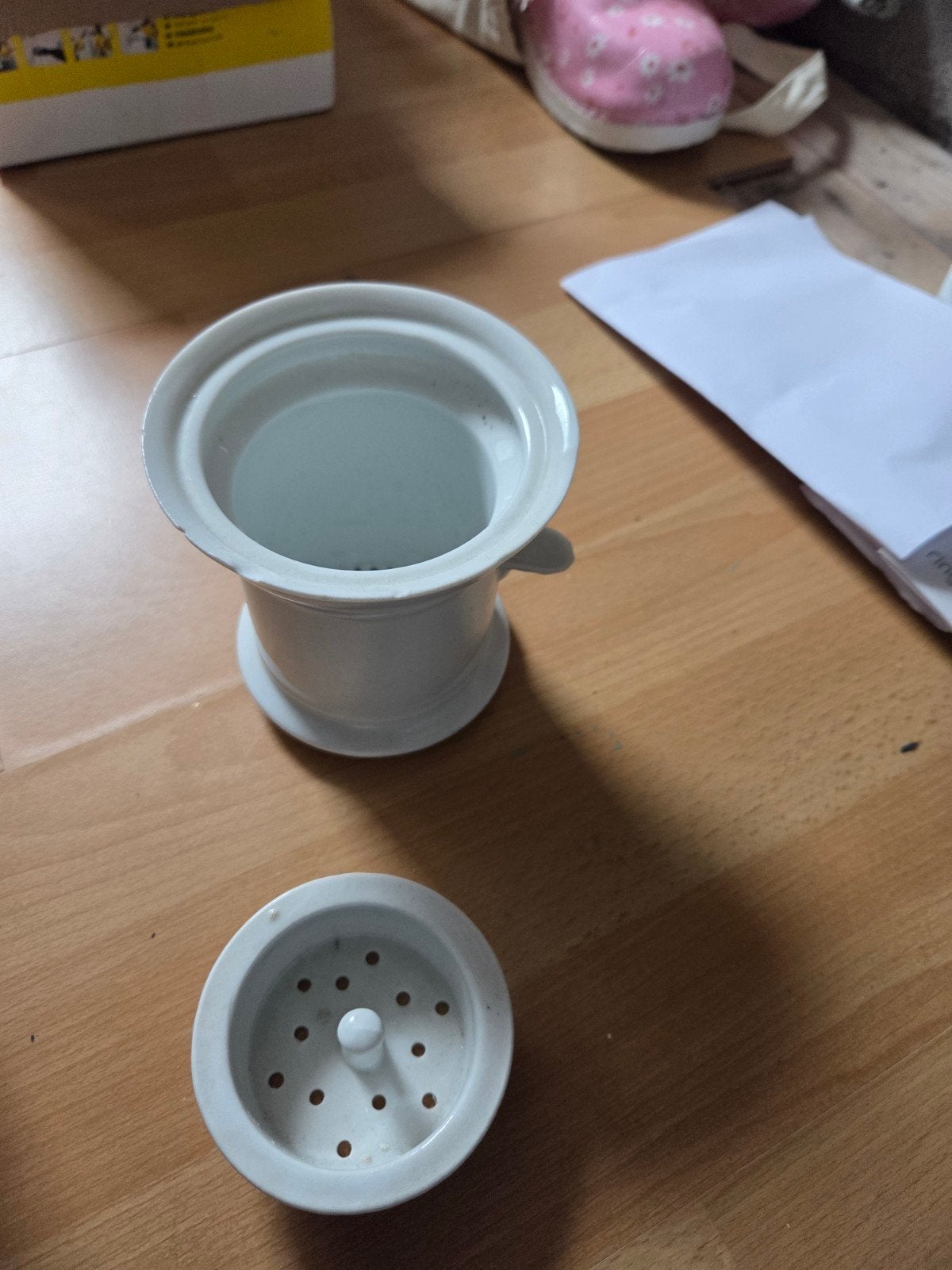 Witte keramische theezeef / theefilter, Huis en Inrichting, Keuken | Keukenbenodigdheden, Ophalen of Verzenden, Steen/keramiek
