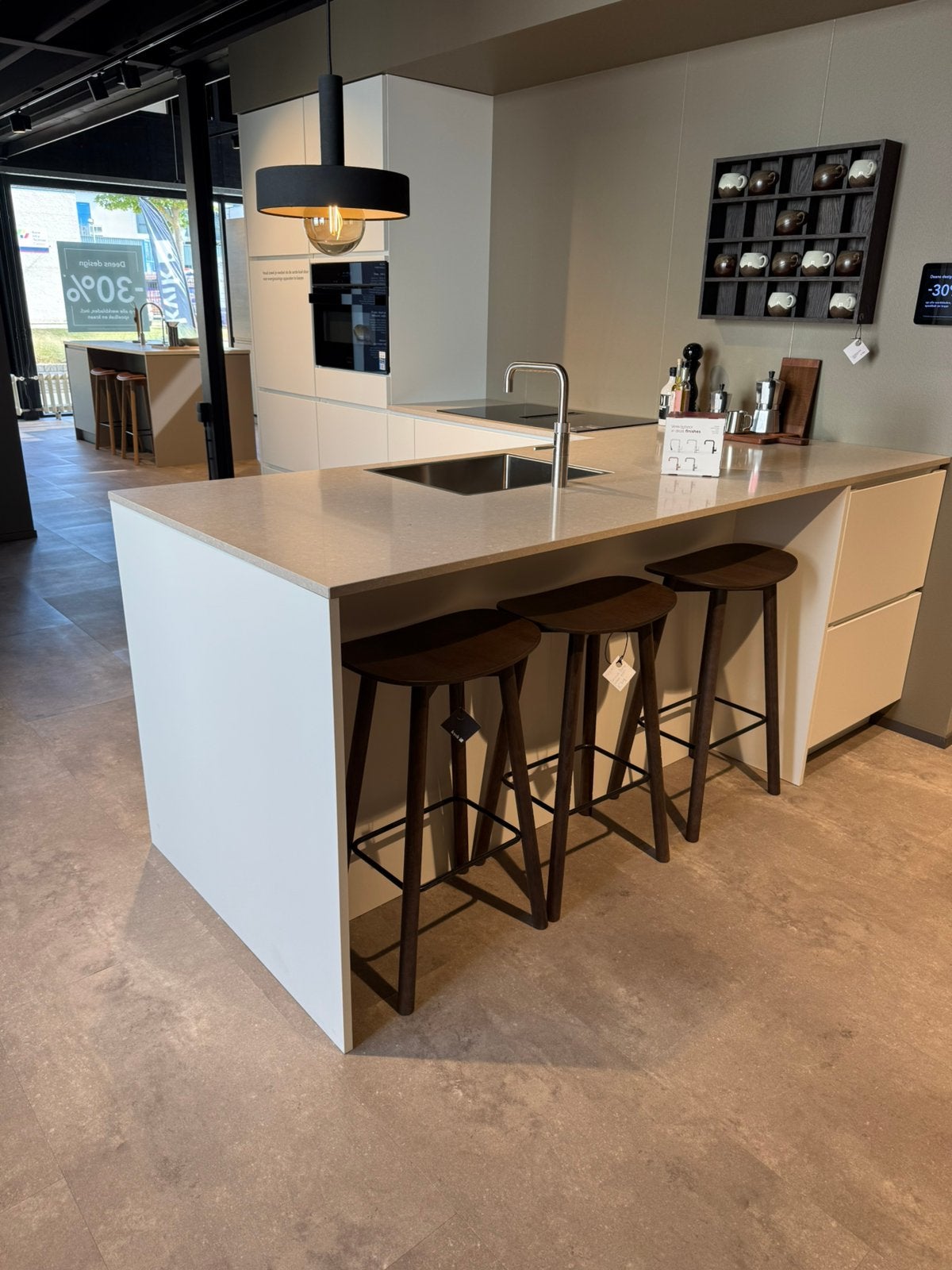 Showroom Kvik keuken 1 jaar oud, Huis en Inrichting, Keuken | Complete keukens, Ophalen, Zo goed als nieuw, Wit