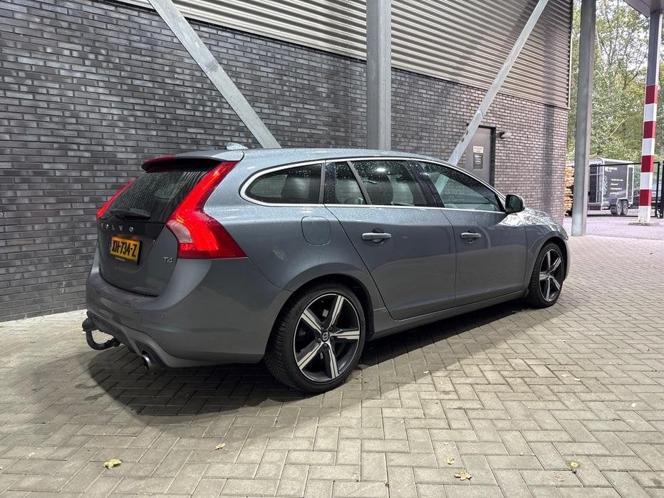 Volvo V60 T4 Business Sport R-Design | Trekhaak | Stoelverwa, Auto's, Gebruikt, Euro 6, 1969 cc, 1600 kg