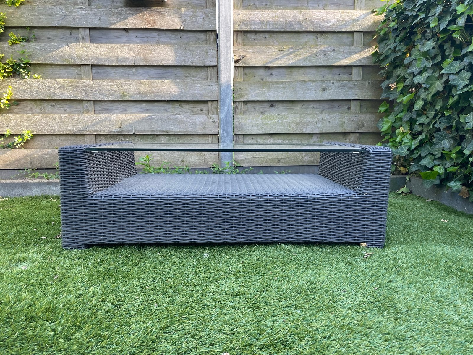 Stijlvolle Tuintafel met Glazen Blad - 110x60x38cm, Tuin en Terras, Tuintafels, Ophalen, Gebruikt, Rechthoekig, Wicker