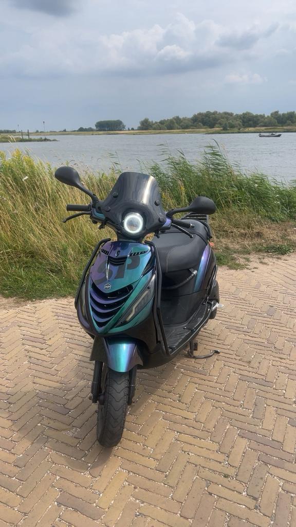 Piaggio Zip 50cc 4takt Geel kenteken, Ophalen, Maximaal 45 km/u, Zip, Zo goed als nieuw