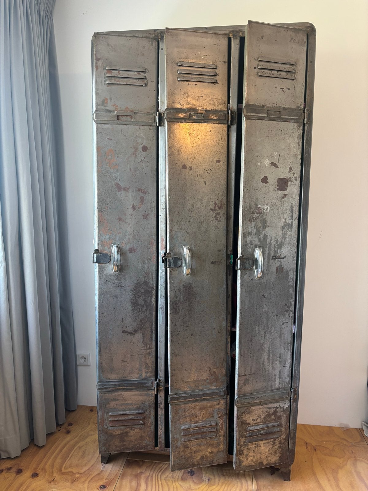 Vintage metalen locker met 3 deuren - Industriële stijl, Antiek en Kunst, Ophalen