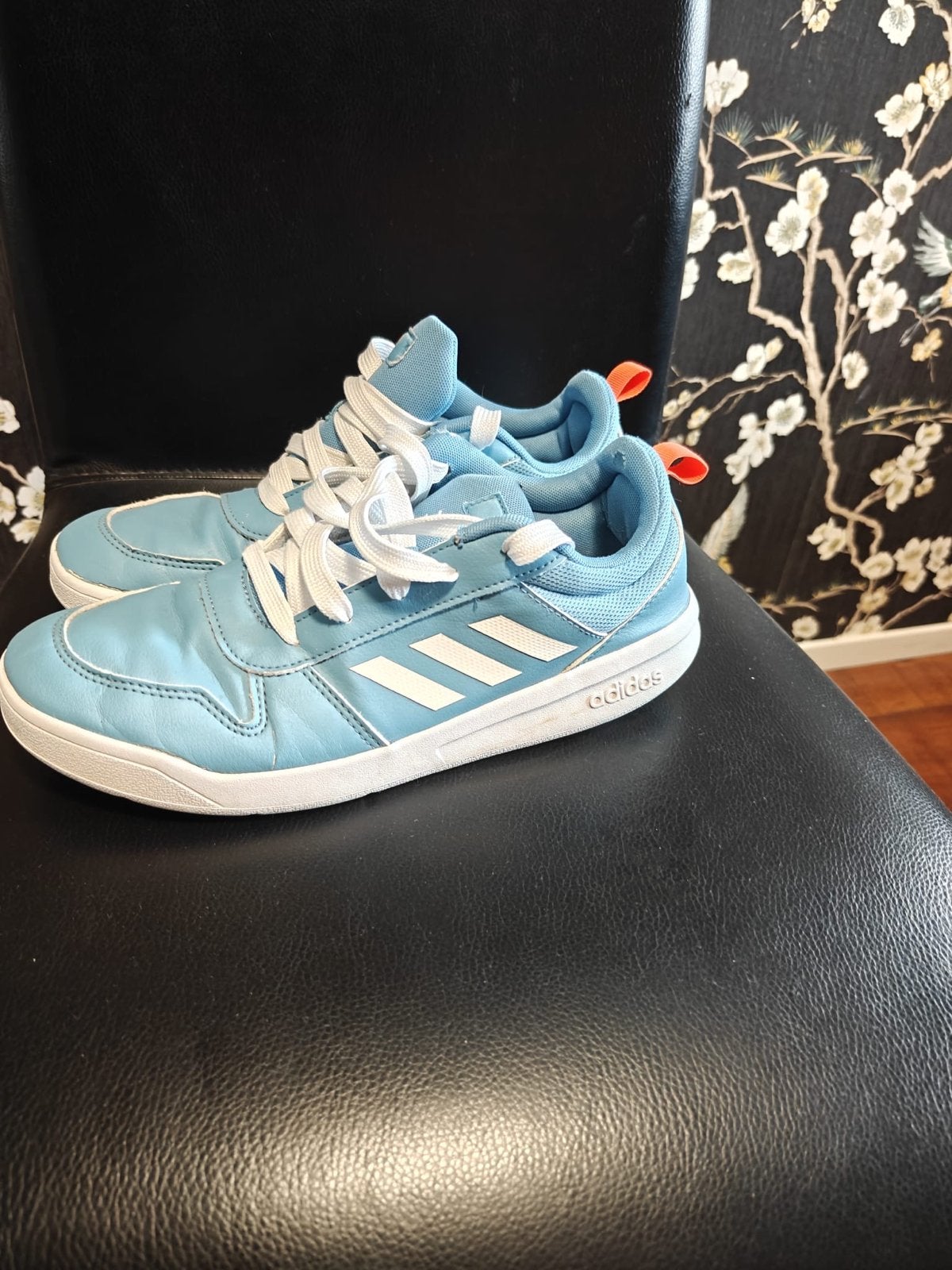 Adidas sneakers lichtblauw - Maat 40, Ophalen of Verzenden, Zo goed als nieuw, Blauw, Sneakers of Gympen