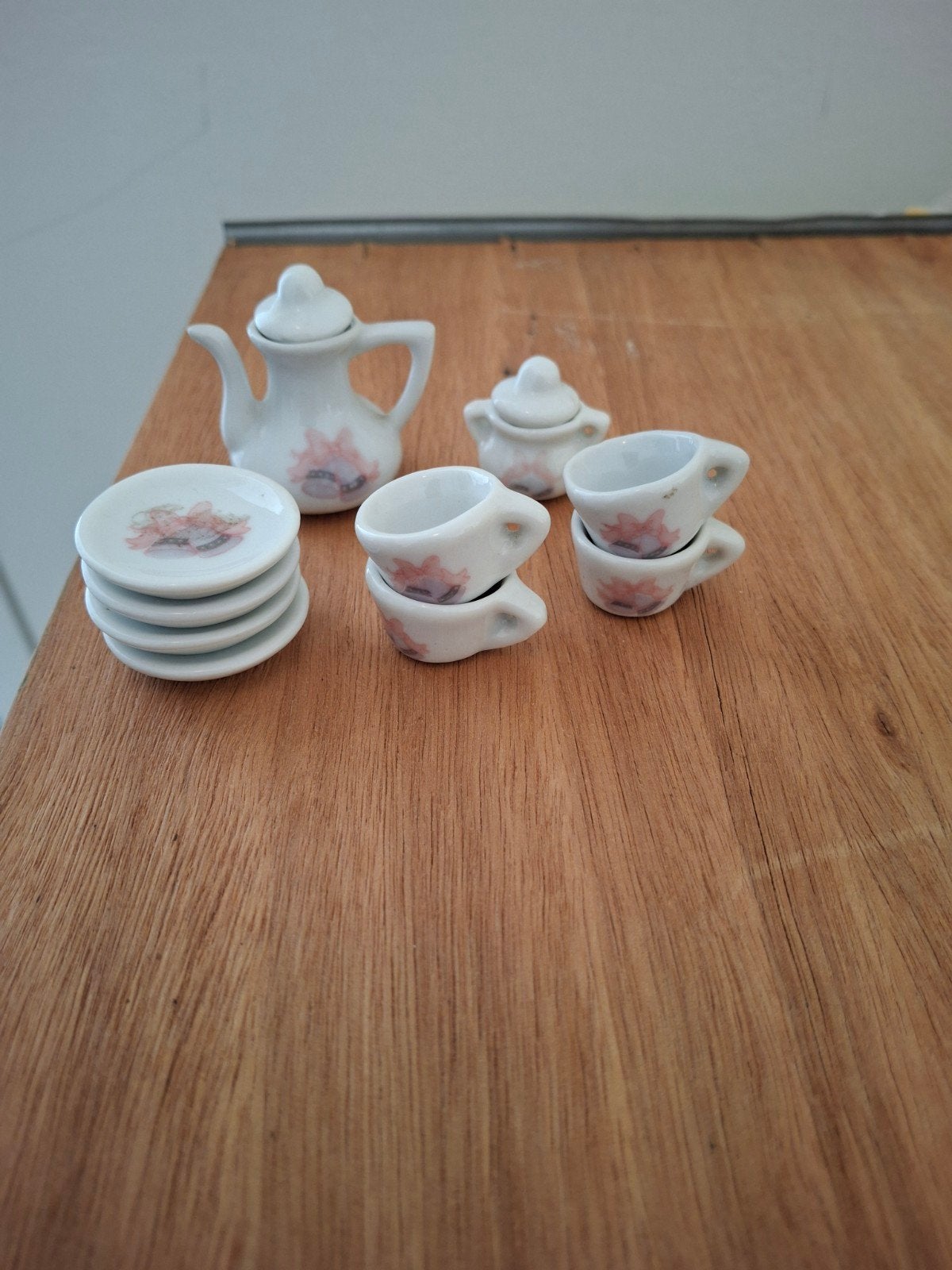 Miniatuur theeserviesje met bloemmotief, Huis en Inrichting, Ophalen, Overige merken, Zo goed als nieuw, Compleet servies
