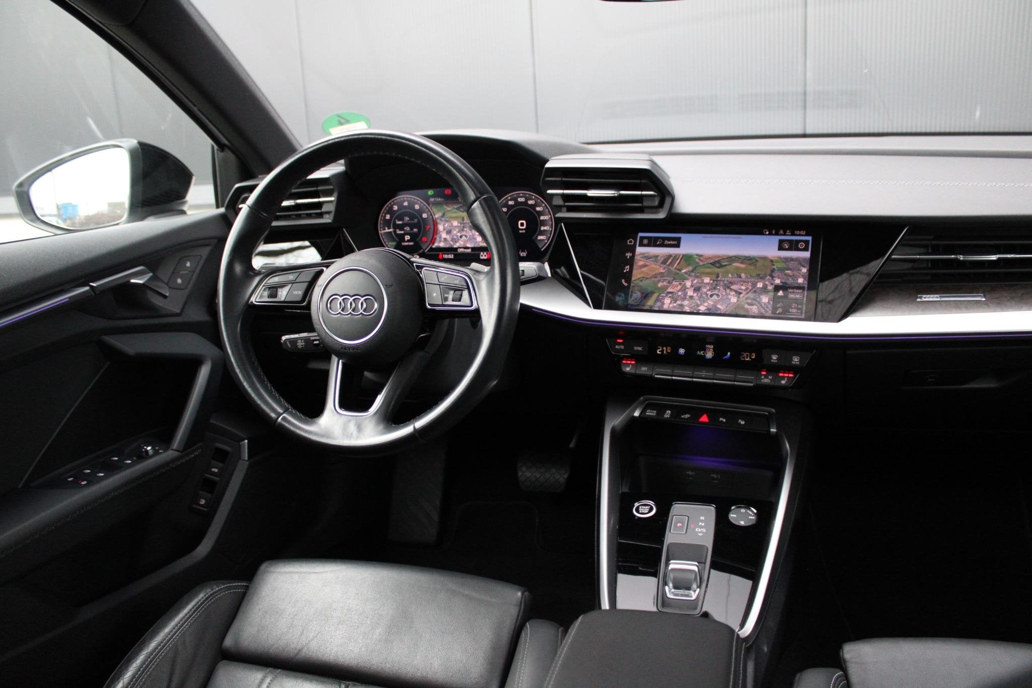 Audi A3 Sportback 45 TFSIe S edition Competition | Pan.Dak |, 12 maanden, Gebruikt, 4 cilinders, Wit