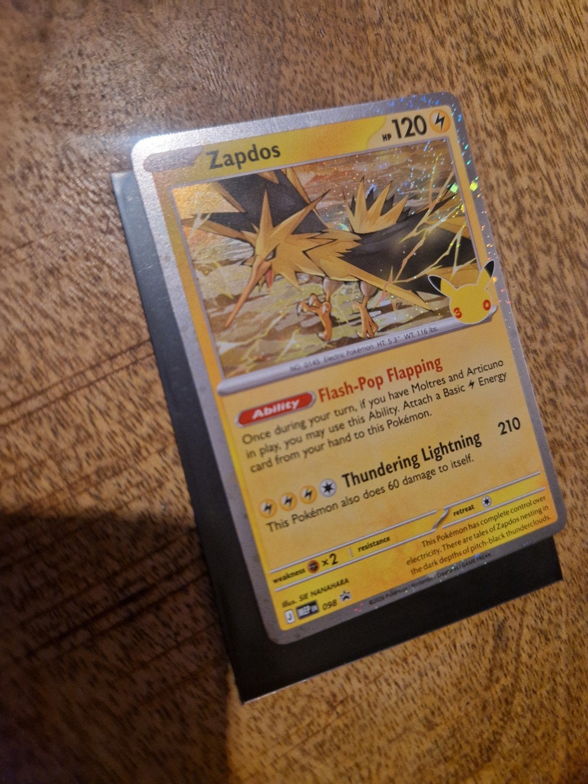 Pokémon Kaart Zapdos Celebrations 25th Anniversary, Hobby en Vrije tijd, Ophalen, Zo goed als nieuw, Losse kaart, Foil