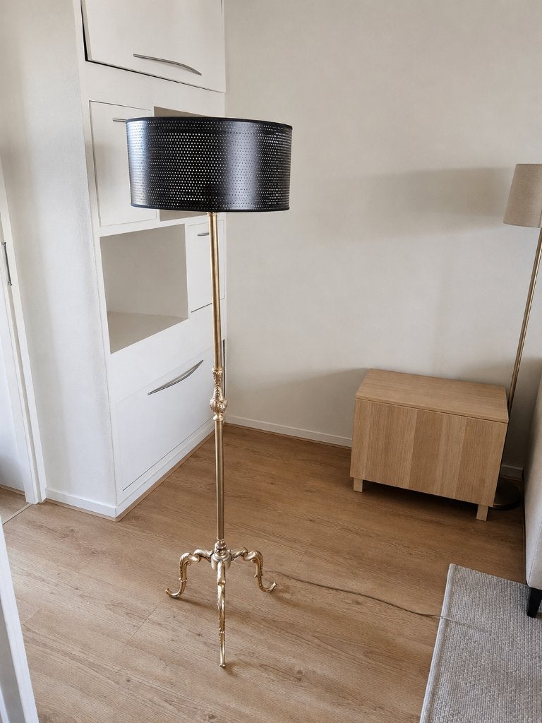 Vintage staande lamp met zwarte geperforeerde lampenkap, Ophalen, 100 tot 150 cm, E27 (groot), Zo goed als nieuw