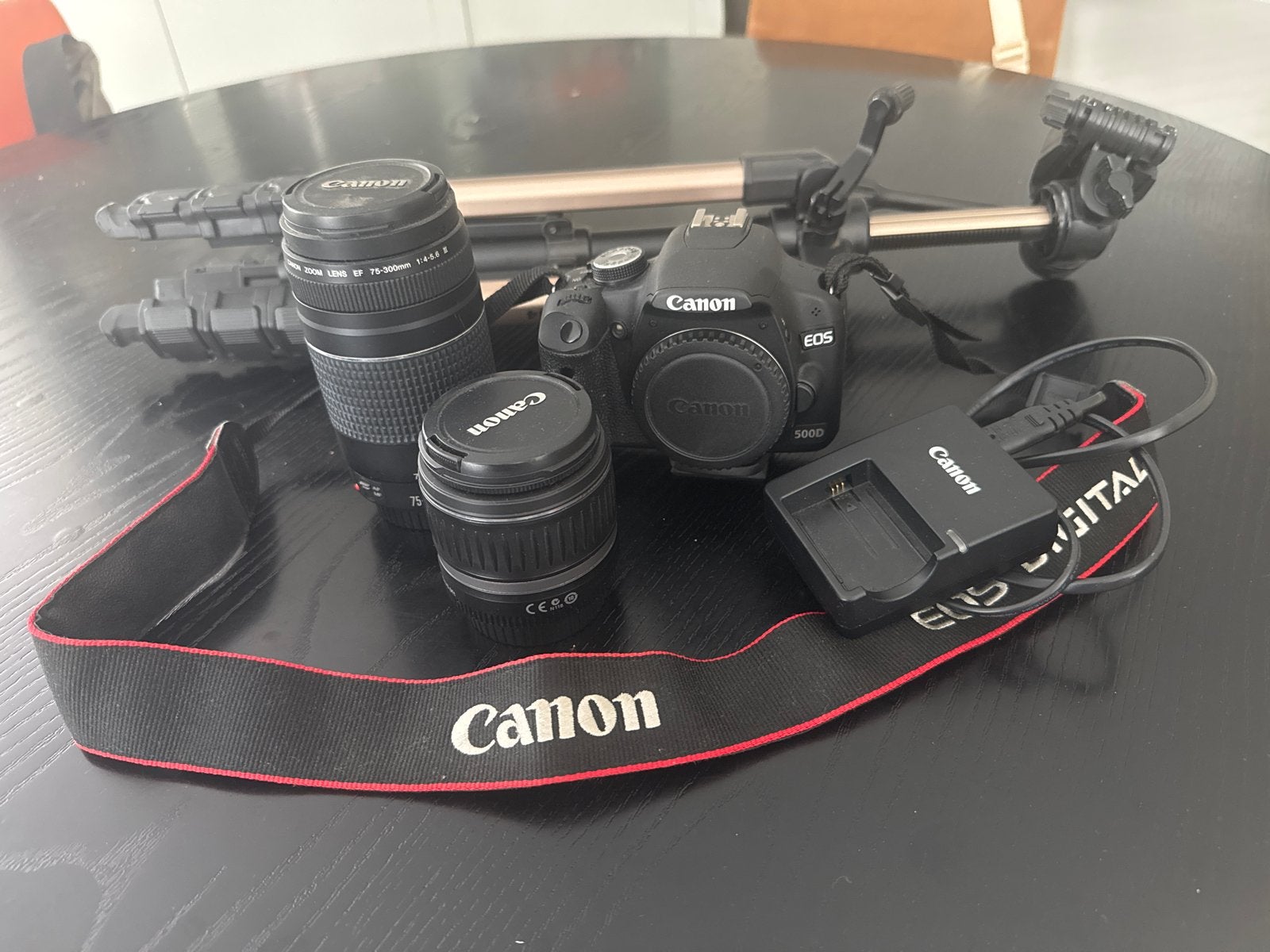 Canon EOS 500D spiegelreflexcamera met 2 lenzen en statief, Gebruikt, Spiegelreflex, Canon, Oplader