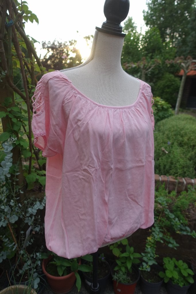 roze kanten Ibiza top uit Italie mt L, Maat 42/44 (L), Ophalen of Verzenden, Korte mouw, Roze