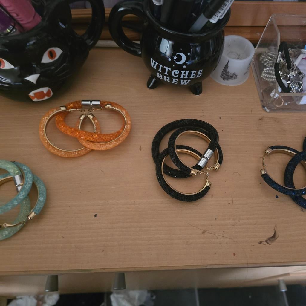 Armband en oorbellen set met magneetsluiting, Overige materialen, Gebruikt, Overige kleuren, Ophalen of Verzenden