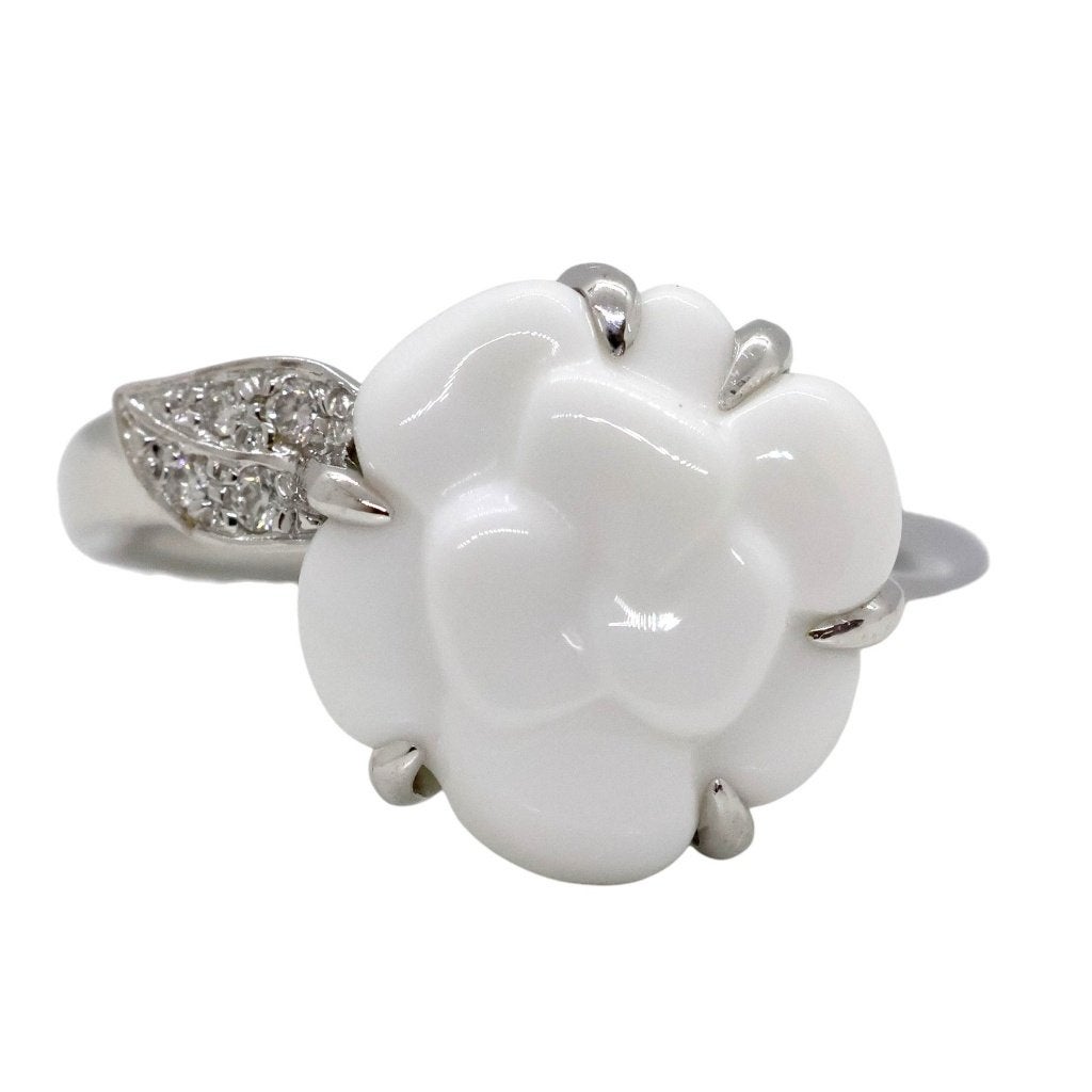 Chanel Camélia ring in 18k witgoud met diamant en chalcedoon, Sieraden, Tassen en Uiterlijk, Wit, Ophalen of Verzenden, Zo goed als nieuw