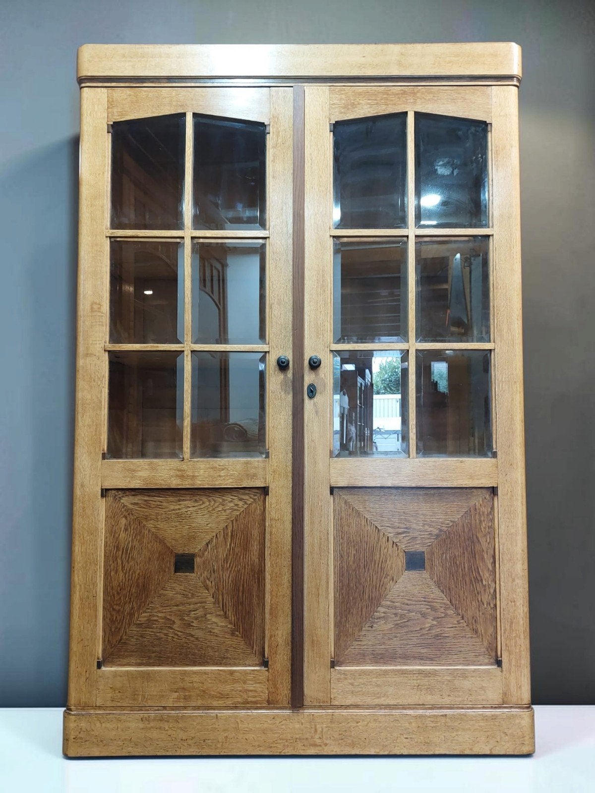 kast Amsterdamse School Art Deco boekenkast/vitrinekast