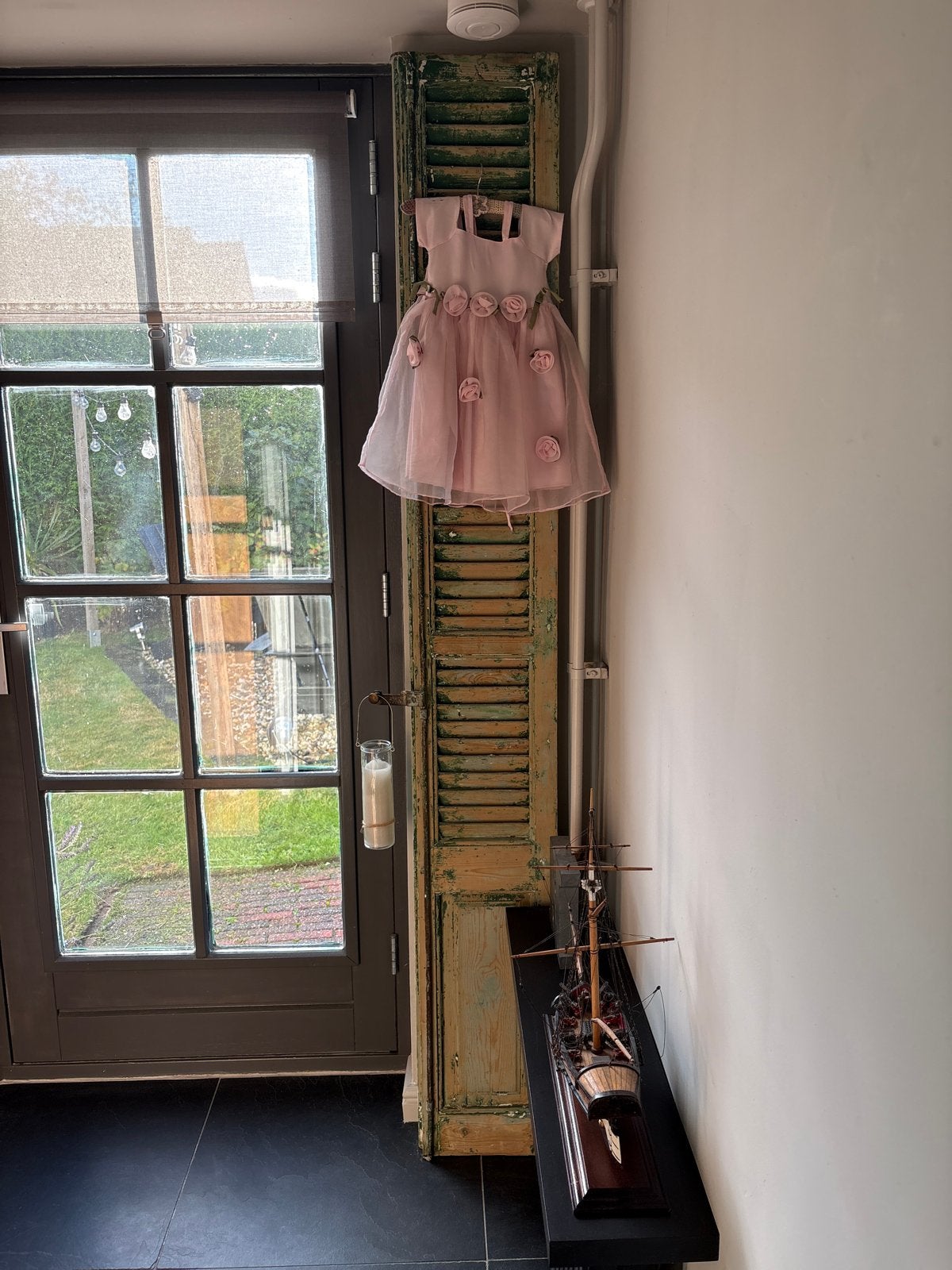 Oude shabby chic houten shutter decoratief element, Ophalen