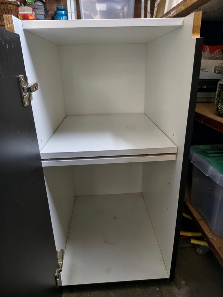 Keukenkastje gratis af te halen. Wit met zwart, Ophalen, Gebruikt, 50 tot 100 cm, Minder dan 100 cm