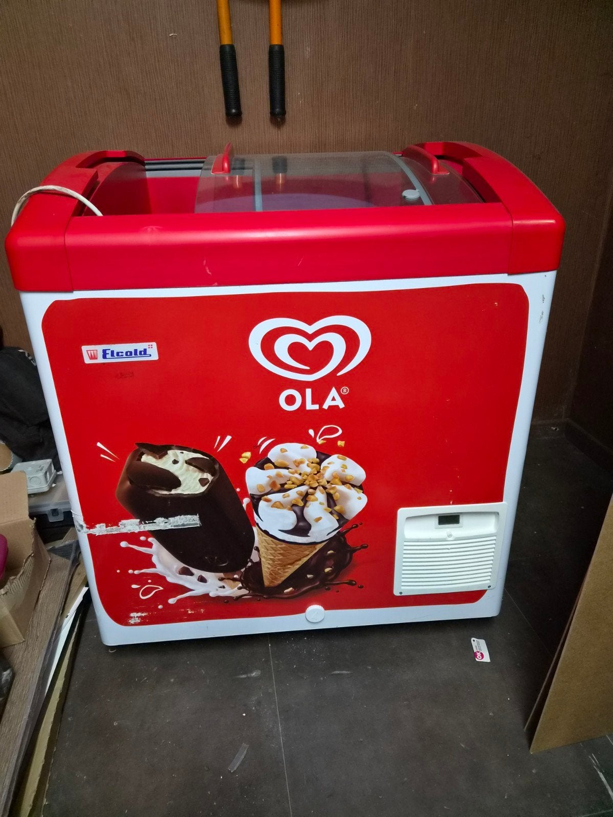 Compacte OLA vriezer met glazen schuifdeksels, Witgoed en Apparatuur, 85 tot 120 cm, Vrieskist, Ophalen of Verzenden, Zo goed als nieuw