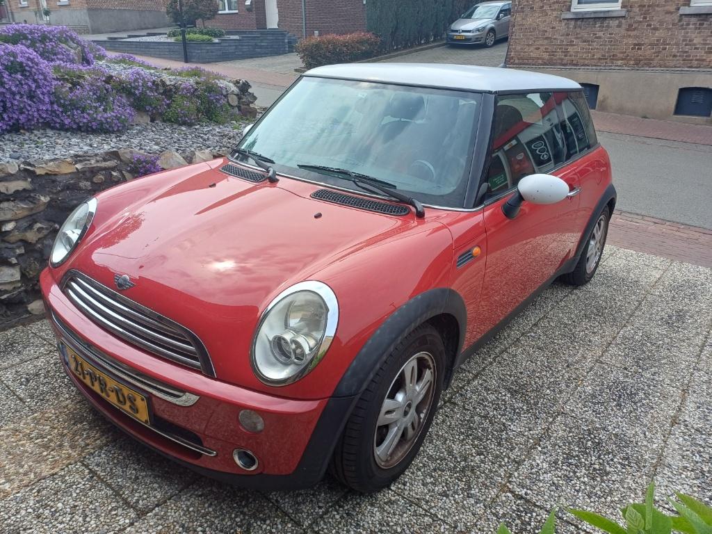 Mini One 2004 Rood, Auto's, Voorwielaandrijving, 4 cilinders, 4 stoelen, Overige kleuren