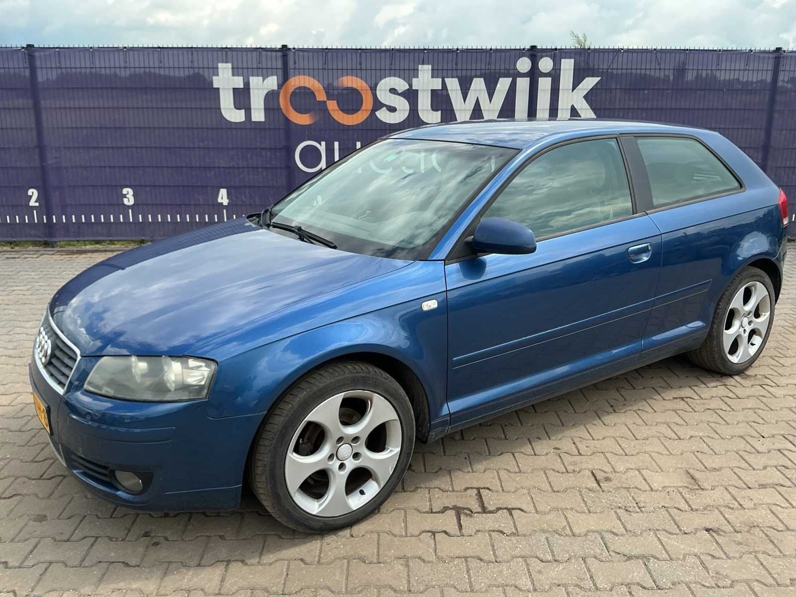 2004 - Audi - A3 - 1.6 Ambiente - Personenauto, Gebruikt, Blauw, 1240 kg, Geïmporteerd