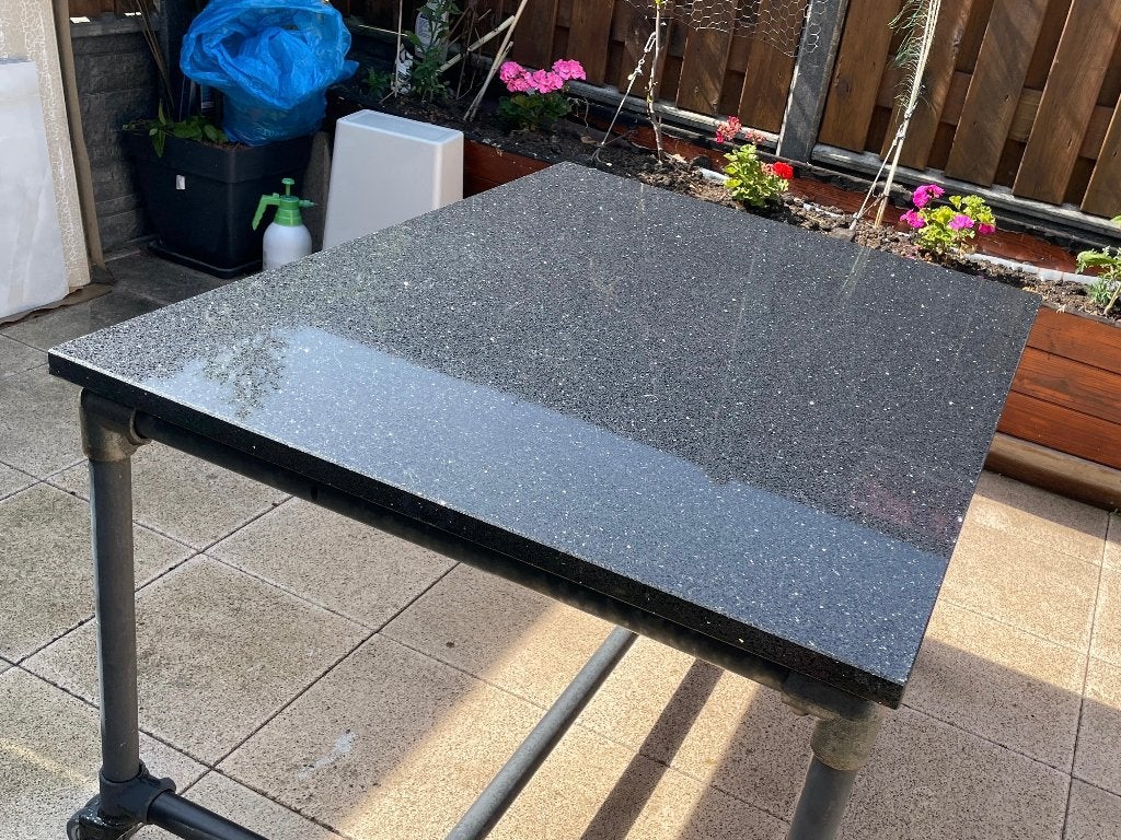 Stevige tuintafel met granieten blad en wielen, Ophalen, Gebruikt, Rechthoekig, Metaal