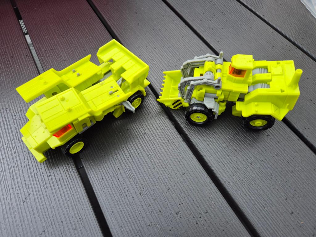 2x Transformers voertuigen - Graafmachine & Vrachtwagen, Ophalen of Verzenden, Gebruikt