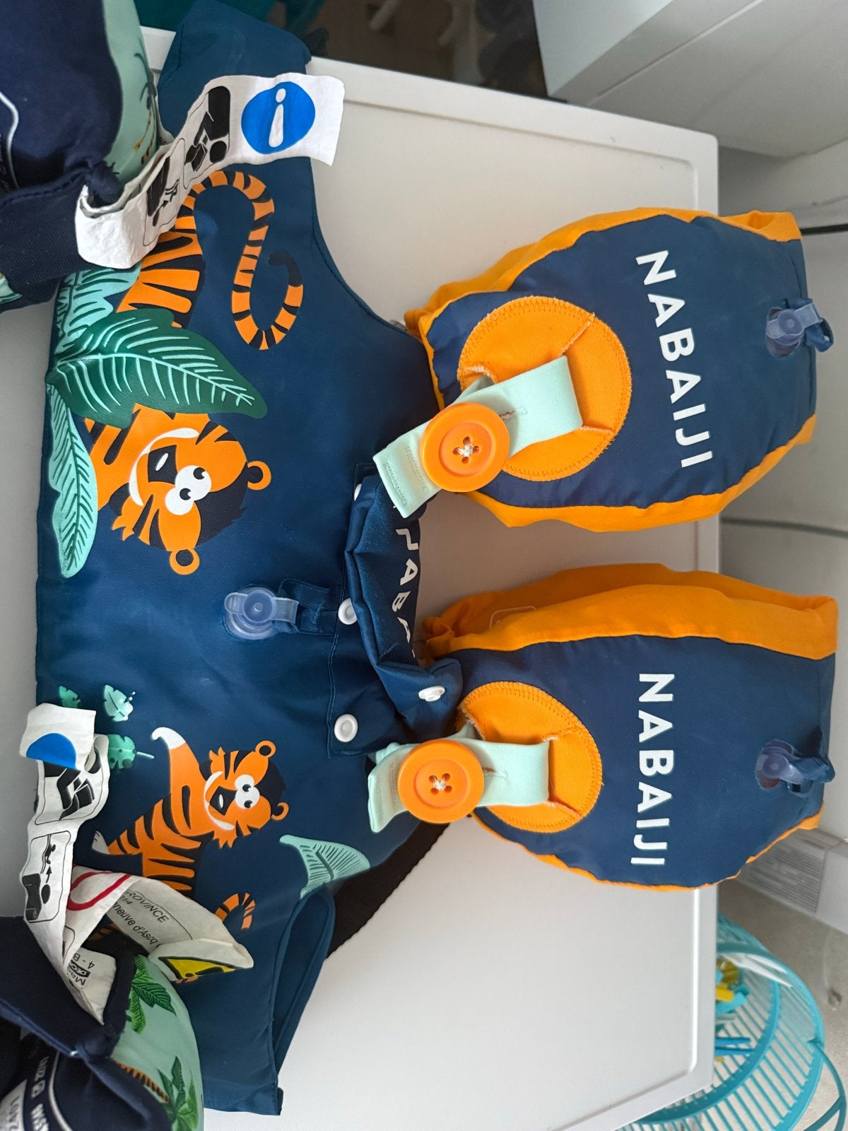 NABAJI Zwemvesten en Zwembandjes 15-30 kg (2 sets), Ophalen, Zo goed als nieuw