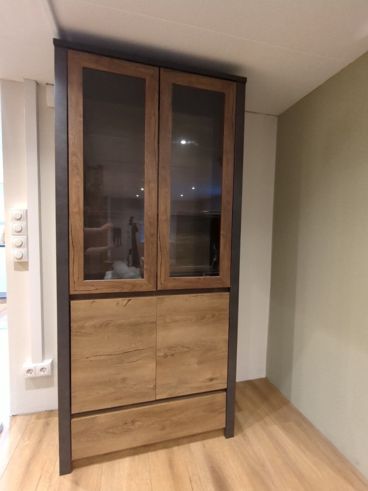 Meubella monaco vitrine kast met glas. Eiken grijs, Gebruikt, Glas, 150 tot 200 cm, 25 tot 50 cm