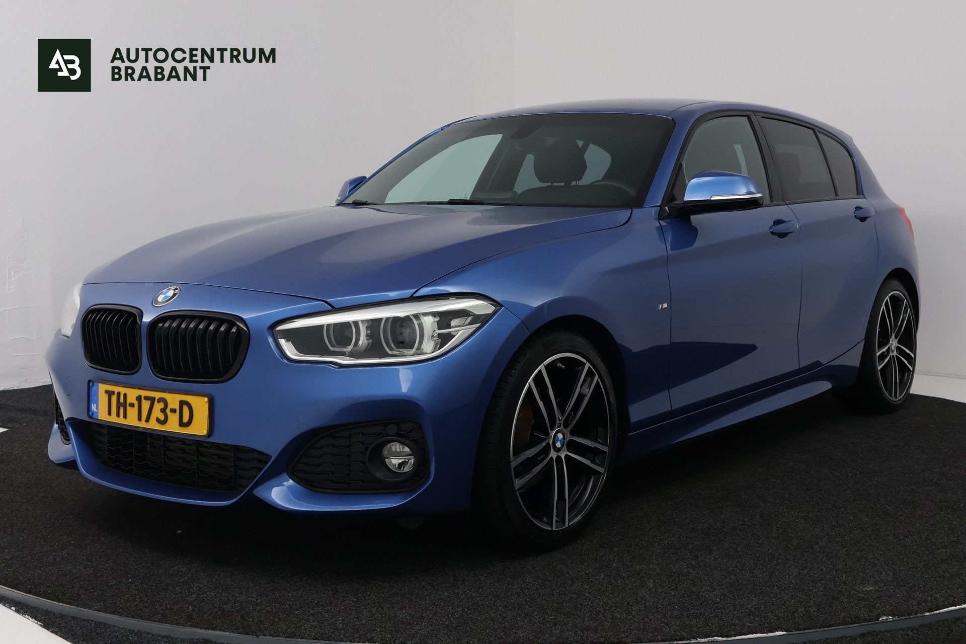 BMW 1-serie 118i Edition M Sport Shadow Executive (TREKHAAK,, Auto's, Gebruikt, Blauw, Bedrijf, 650 kg