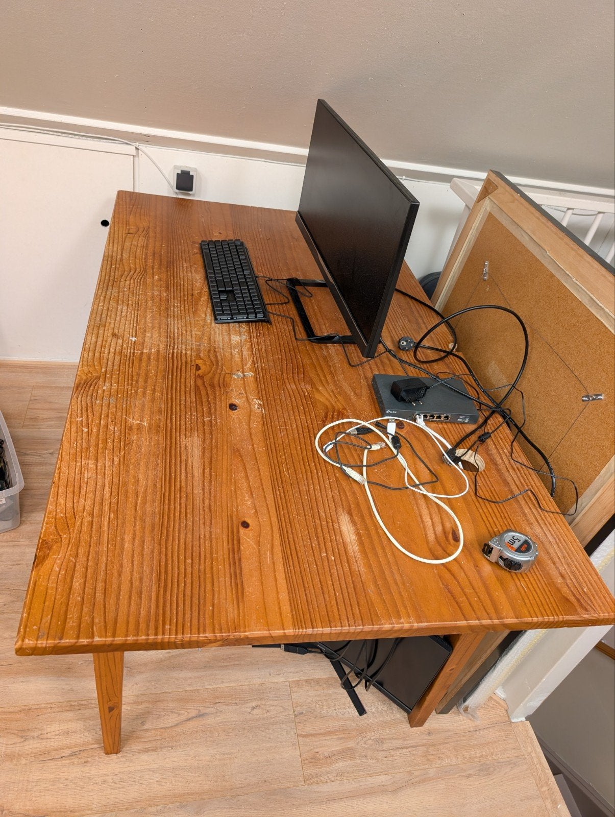 Solide grenen eettafel/knutseltafel met kabeldoorvoer, Huis en Inrichting, Tafels | Eettafels, Ophalen, Gebruikt, 50 tot 100 cm